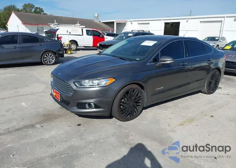 2015 Ford Fusion Hybrid Titanium из США, поврежденный, VIN 3FA6P0RU0FR102618